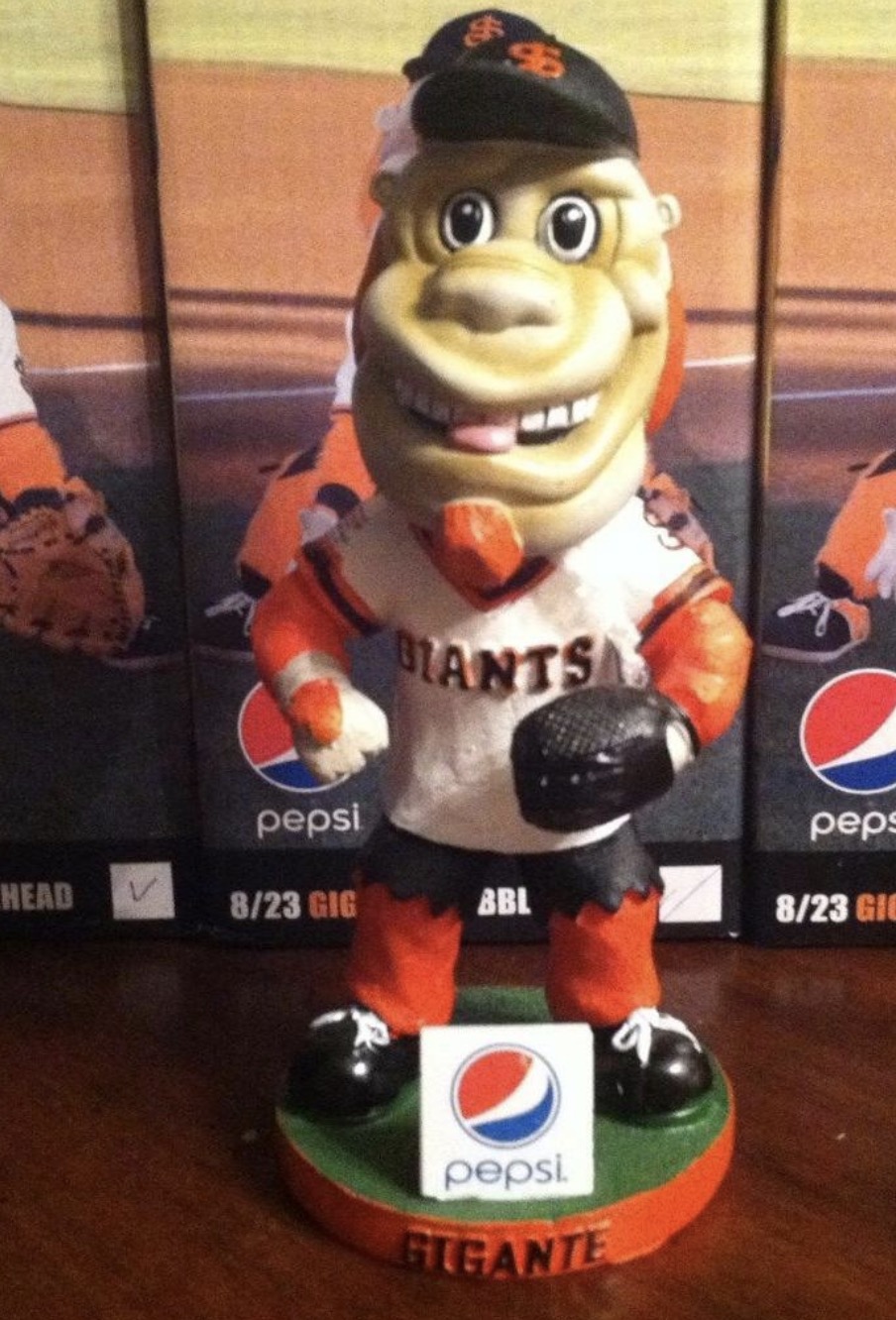 Gigante bobblehead