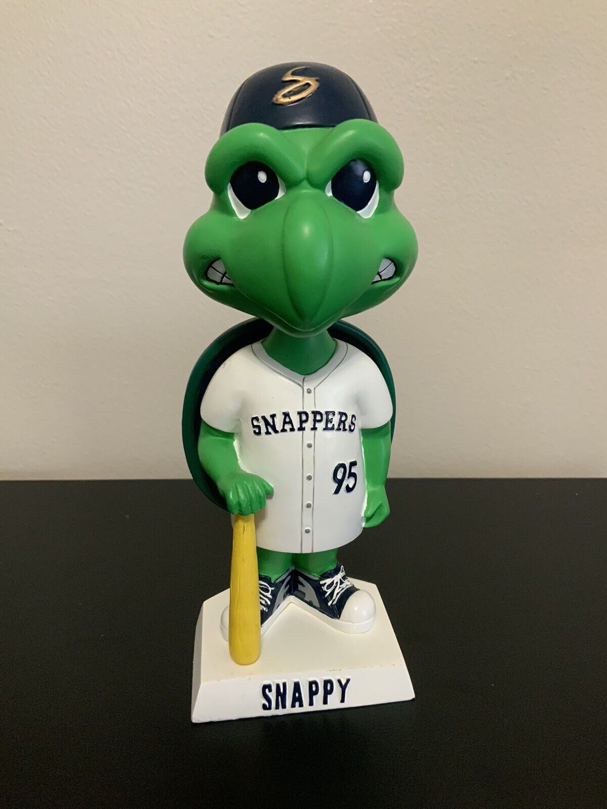 Snappy bobblehead