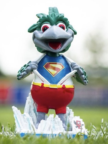 Super Lou E. bobblehead